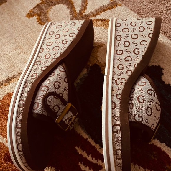 EUC - Nice Guess Sandal platforms Size 7.5 with a memory foam layer on foot bed - Picture 5 of 8